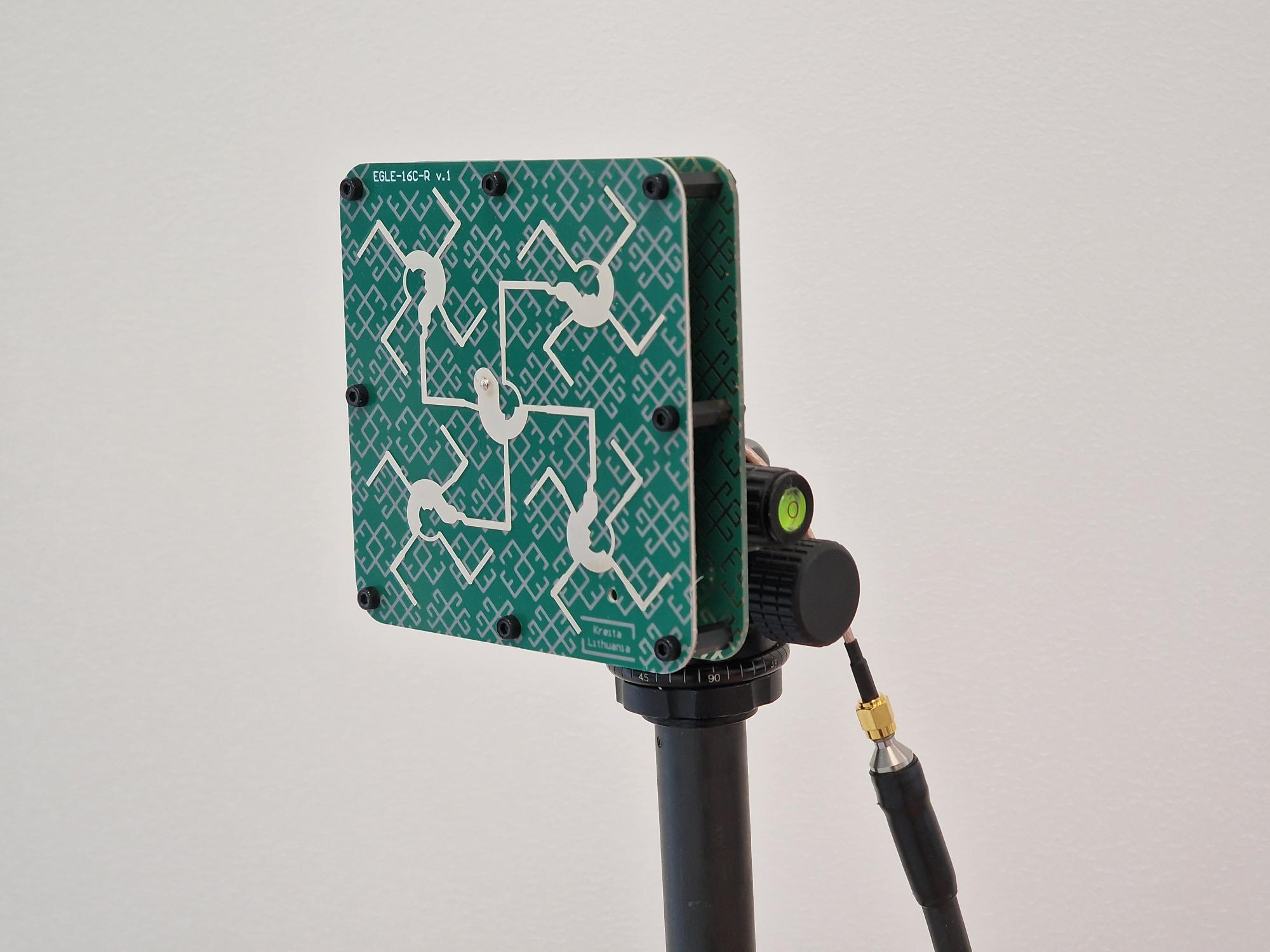 EGLE-16C-1R antenna back side showing coaxial feed and tripod mount